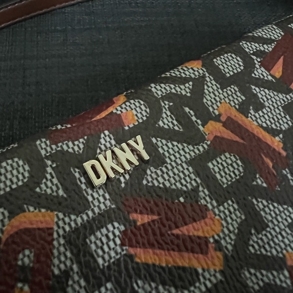 NWT DKNY LOGO CROSSBODY SHOULDER BAG PURSE - Picture 4 of 7